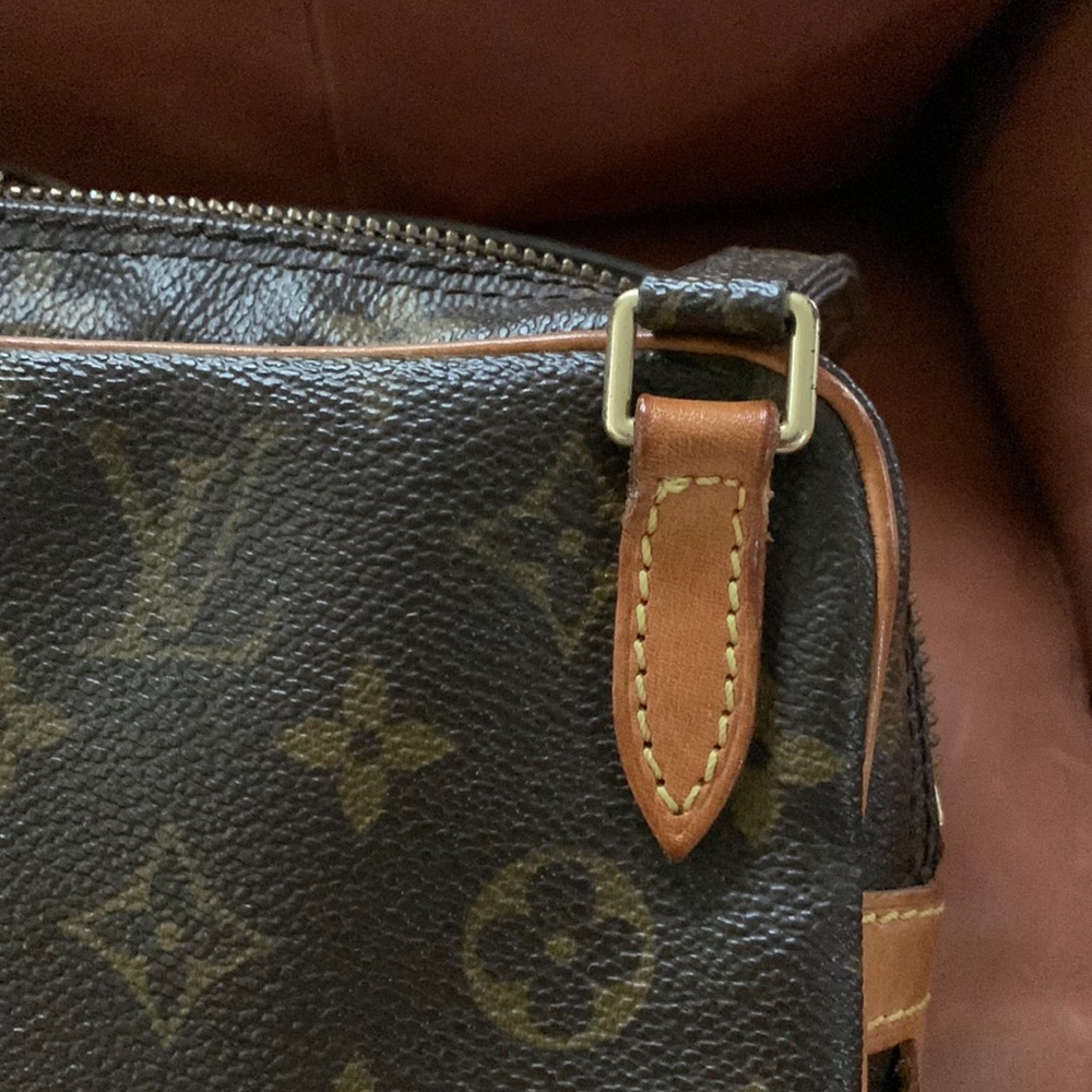 🌟Beautiful Louis Vuitton Marley Dragonne Crossbody🌟 - Picture 3 of 12